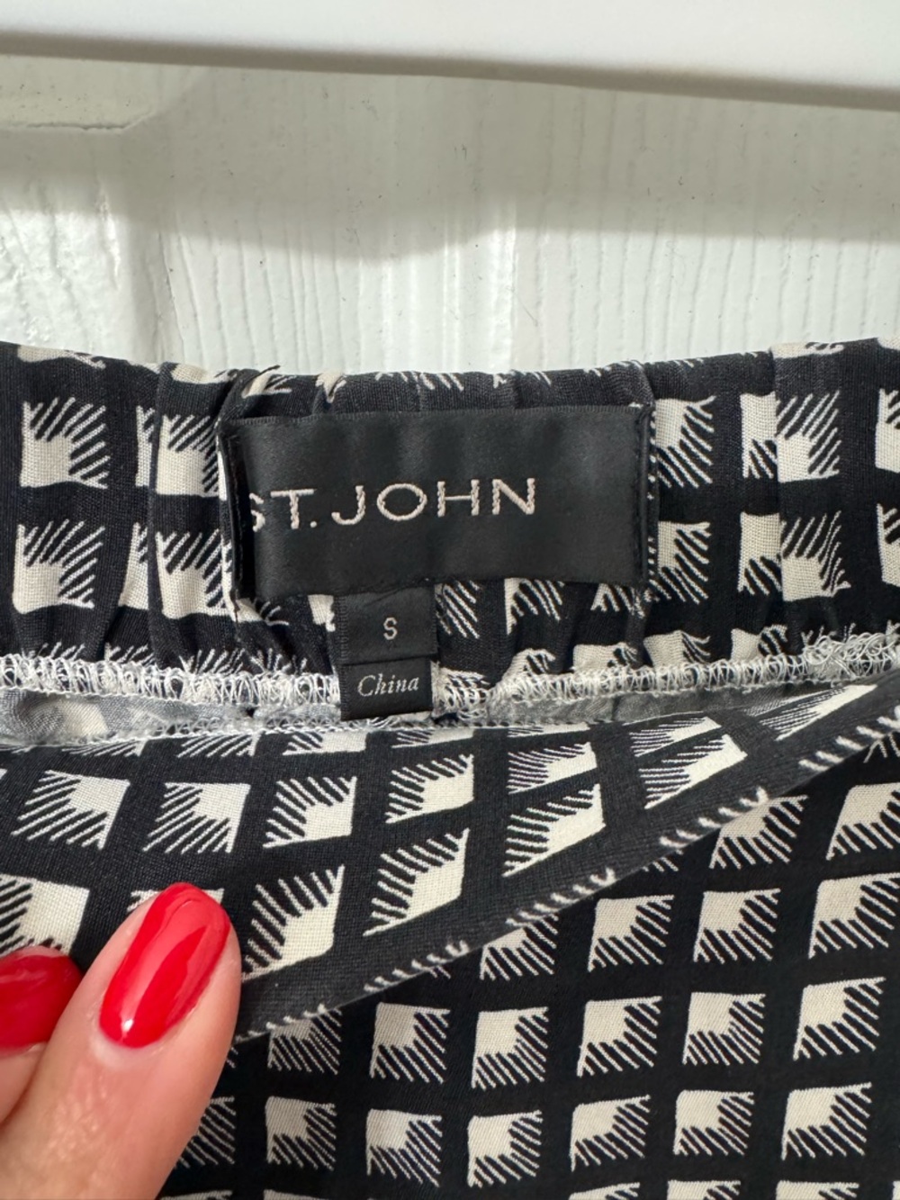 St. John Black and White Geometric Print Pants - Picture 3 of 5